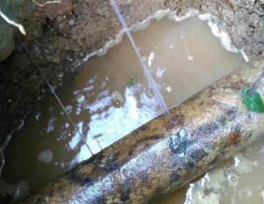 忻府楼顶渗水维修公司分享下地暖漏水的原因及检测方法。